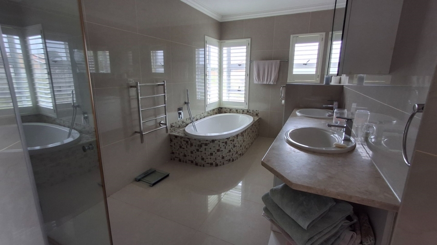 3 Bedroom Property for Sale in Boggomsbaai Western Cape